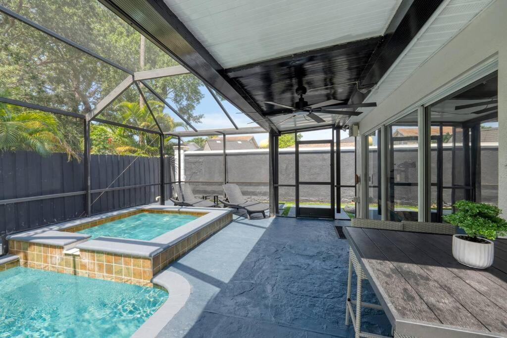 Luxury Style Townhome With Pool - 1 Miles To Bucs Stadium Tampa Eksteriør bilde